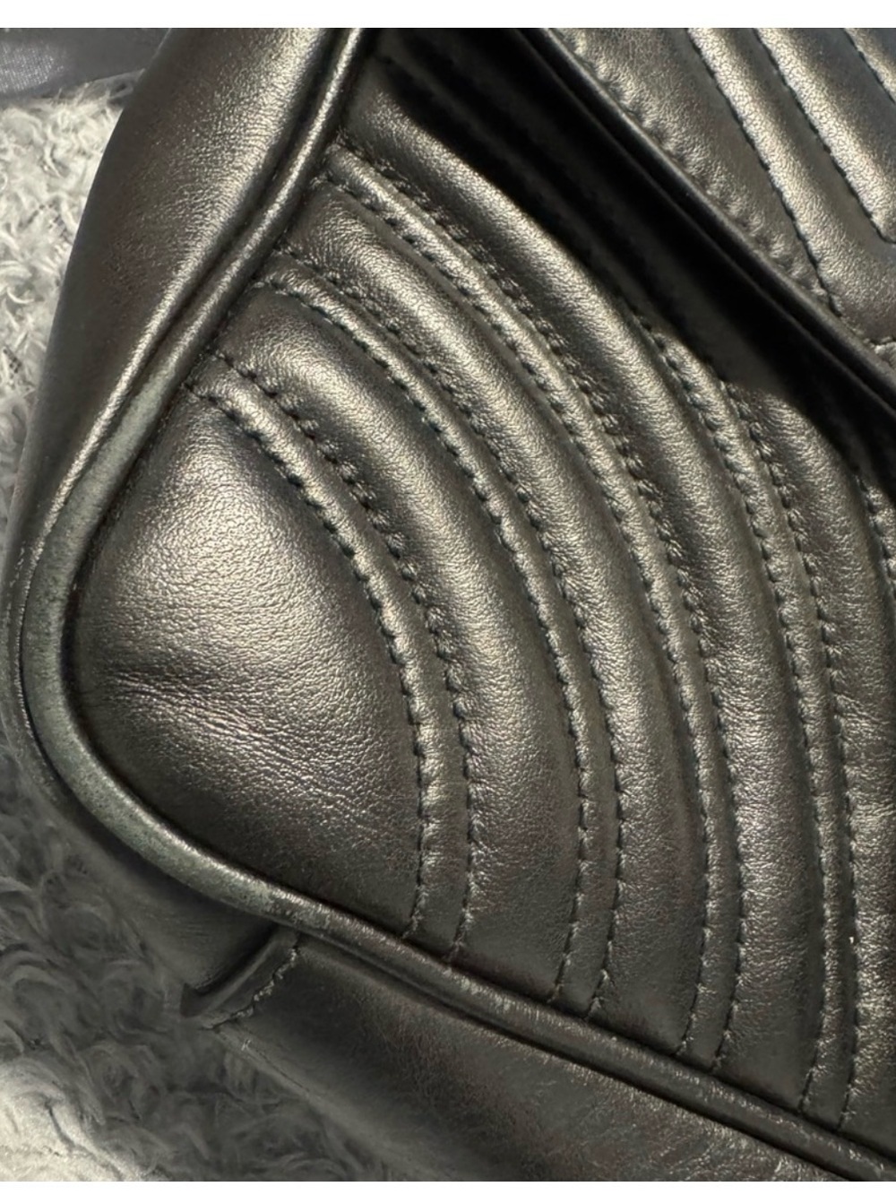 Gucci Black Chevron Matelassé Shoulder Bag with Gold Hardware - Picture 6 of 15